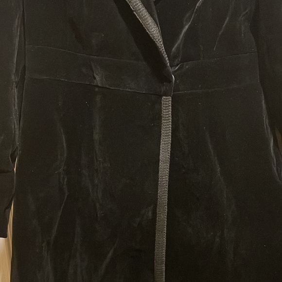 New Women’s Omoone black velvet coat in Medium (I also have it in maroon S) - Picture 5 of 9